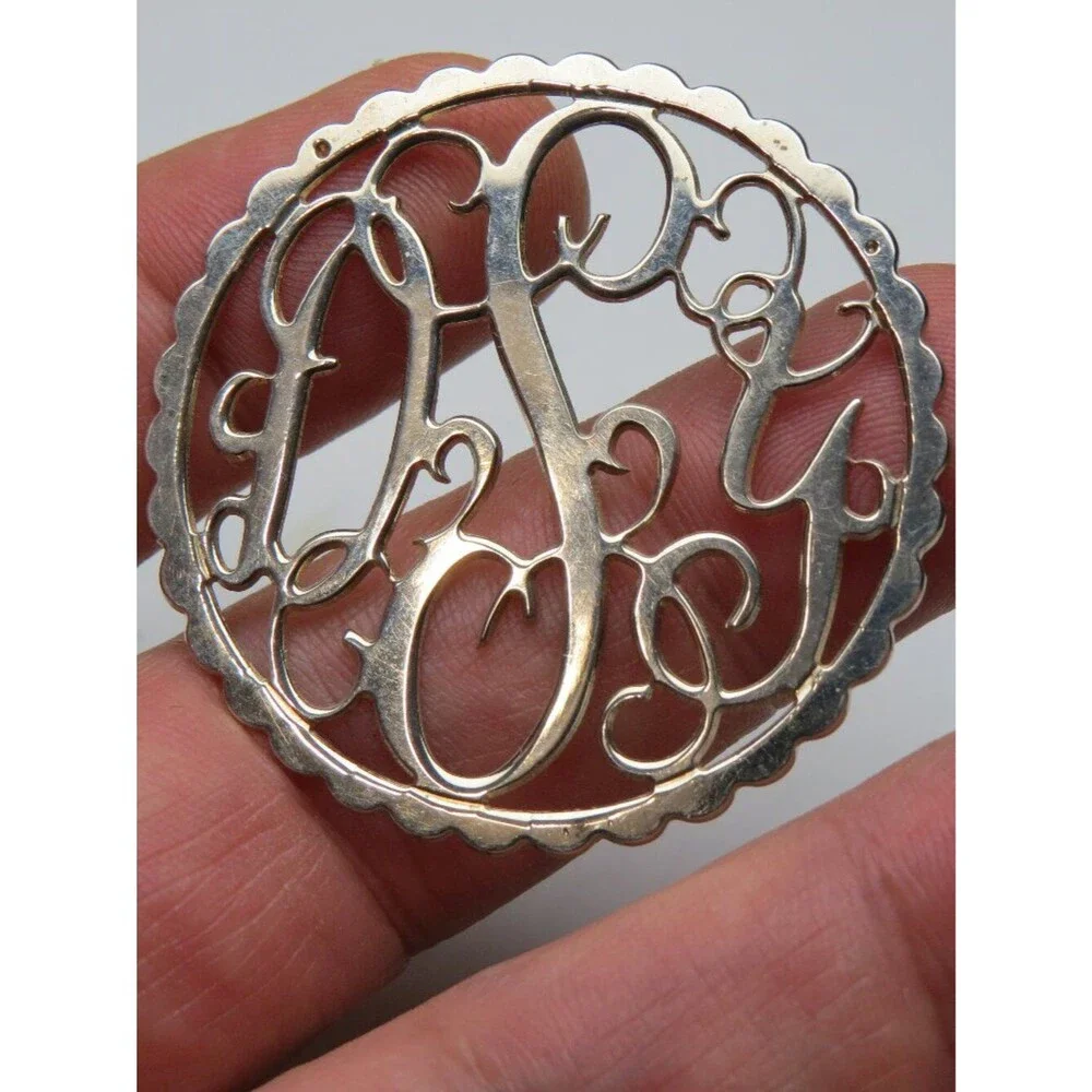 14k Initials D-S-Y  Nameplate